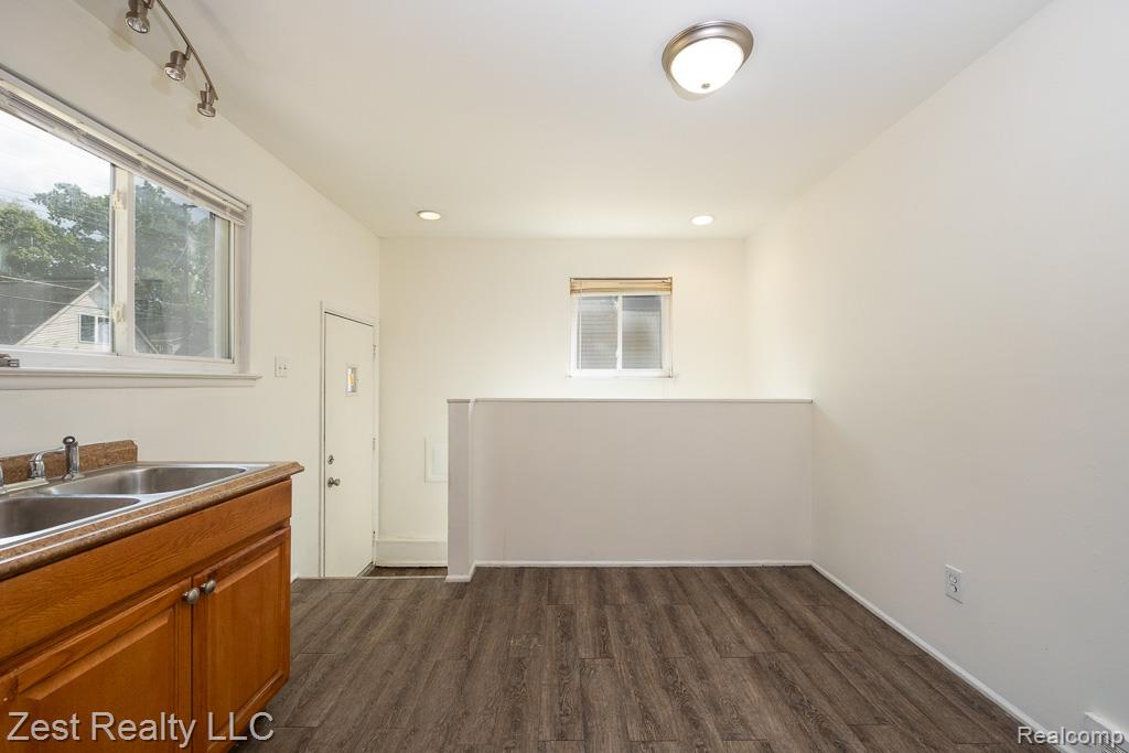 21040 Woodside Avenue, Ferndale, MI 48220 — Photo 7