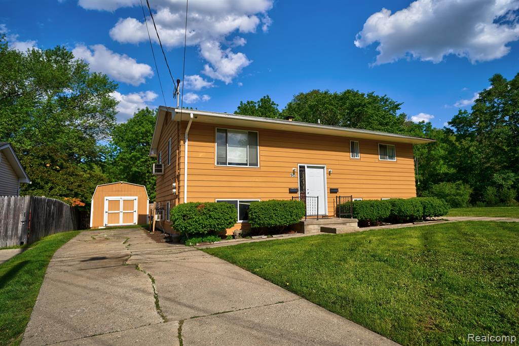 943 BRADLEY Avenue, Flint, MI 48503 — front exterior