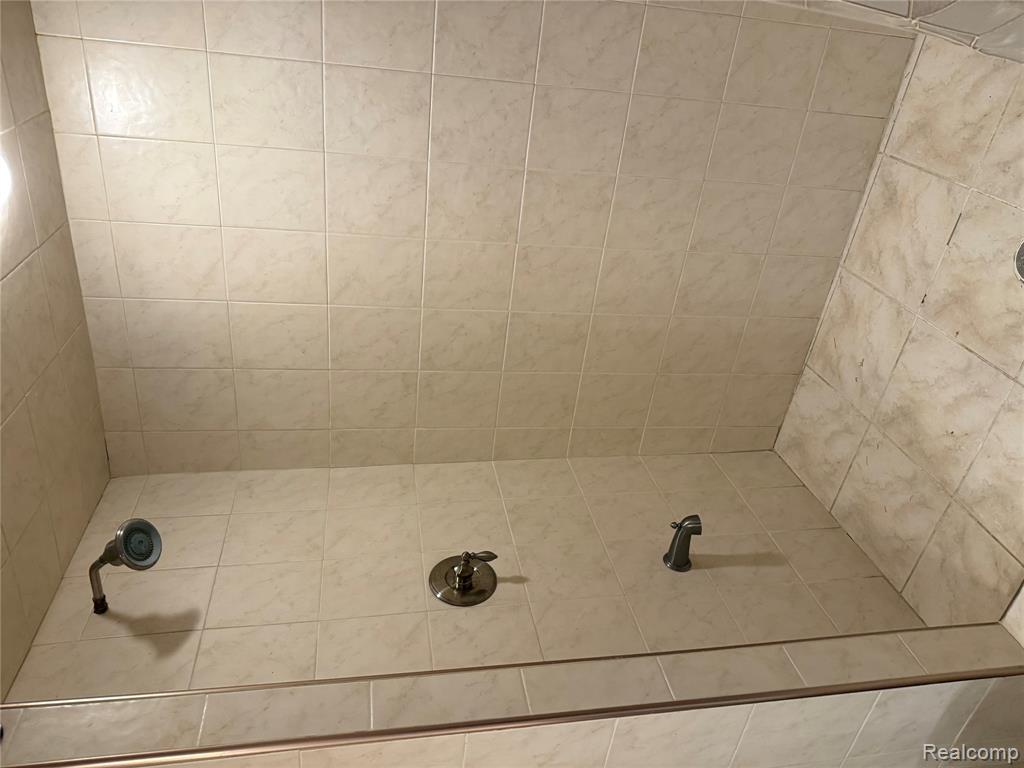 6947 N Charlesworth Street, Dearborn Heights, MI 48127 — Photo 22