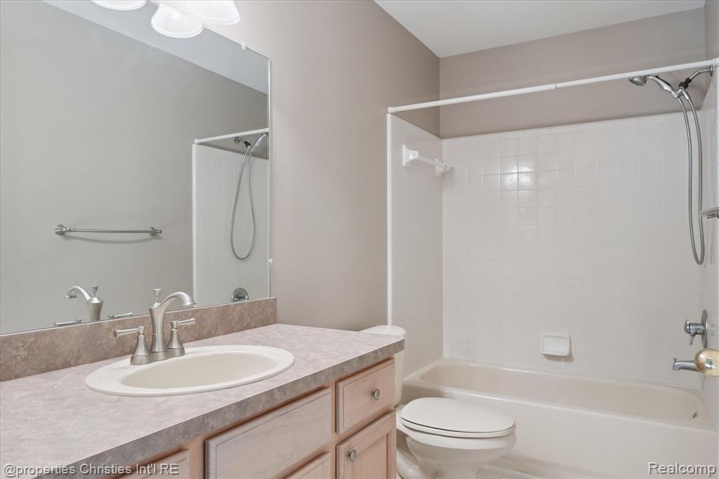 4831 Sunderland Drive, Sterling Heights, MI 48314 — Photo 37
