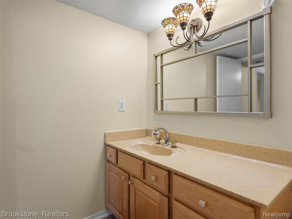 1652 S Hill Circle, Bloomfield Hills, MI 48304 — Photo 31