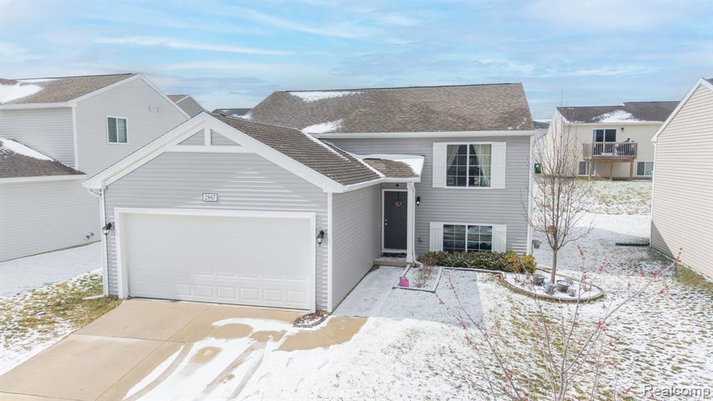 2867 W Fork River Drive, Fowlerville, MI 48836 — Photo 4
