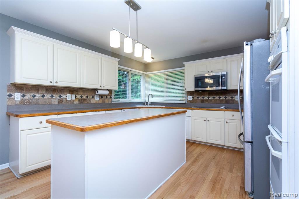 878 Dakota, Rochester Hills, MI 48307 — Photo 12