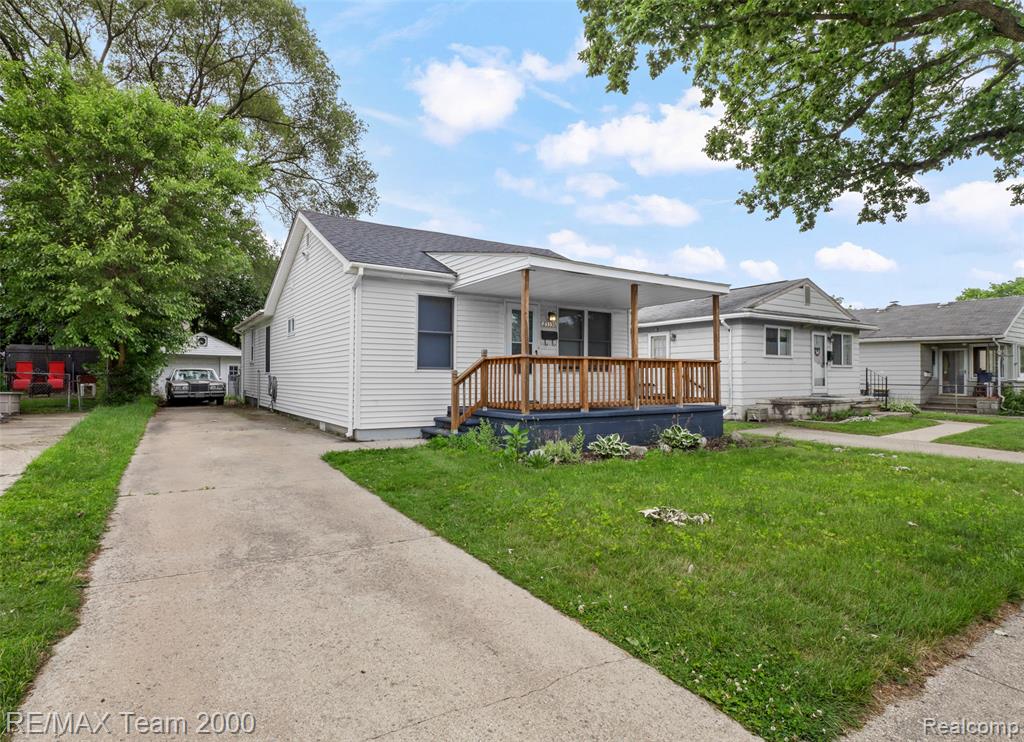 23336 Hoover Avenue, Hazel Park, MI 48030