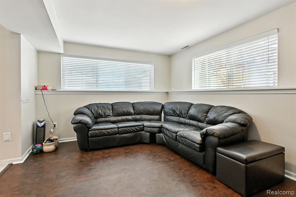800 Birdsong Drive, Milford, MI 48381 — Photo 7