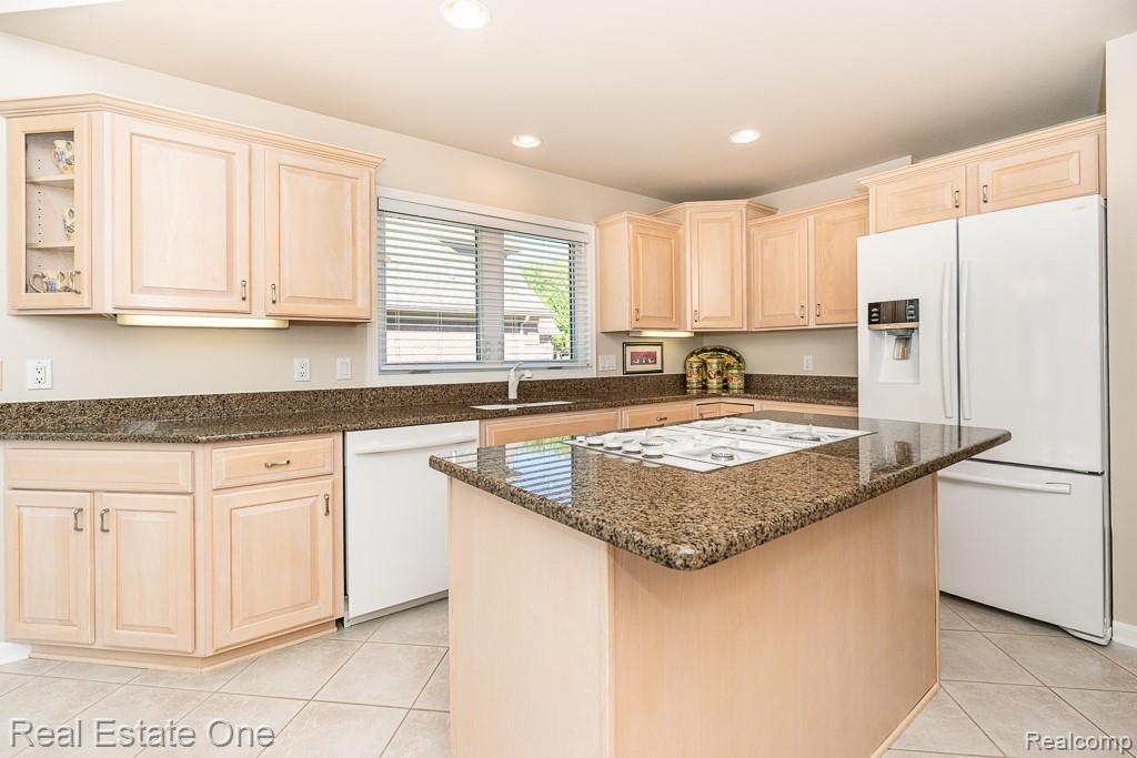 14278 Larkspur Drive, Shelby Twp, MI 48315 — Photo 14