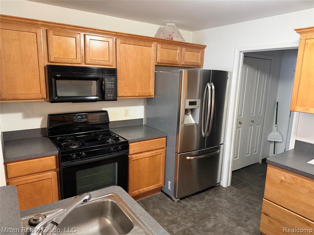 8025 Springdale Drive, White Lake, MI — Photo 11