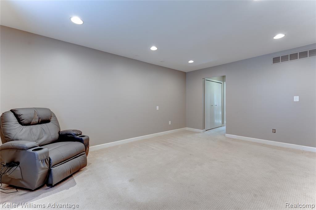37132 Brentwood Circle, Farmington Hills, MI 48331 — Photo 23