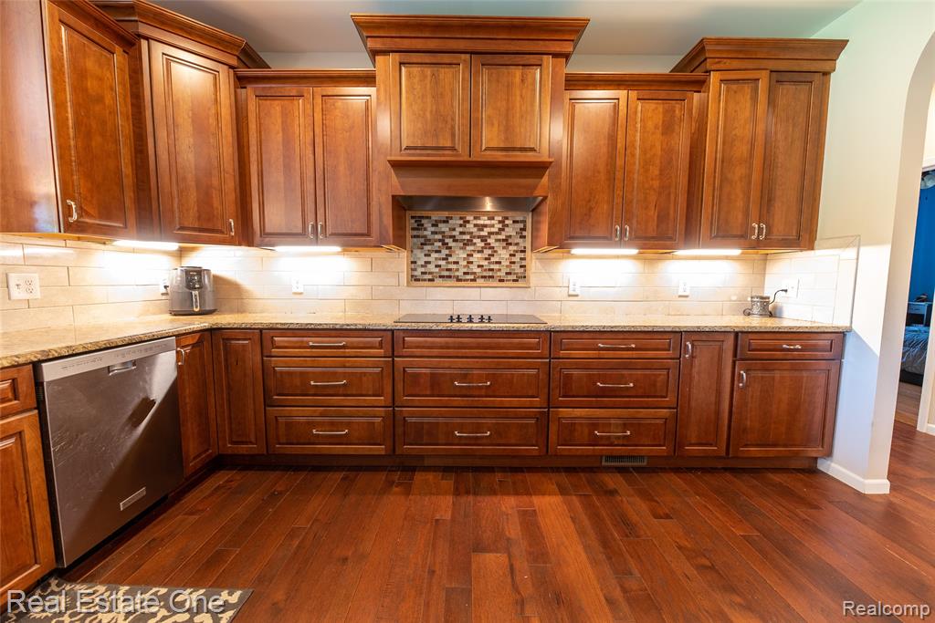 10125 Chase Lake Road, Fowlerville, MI 48836 — Photo 8