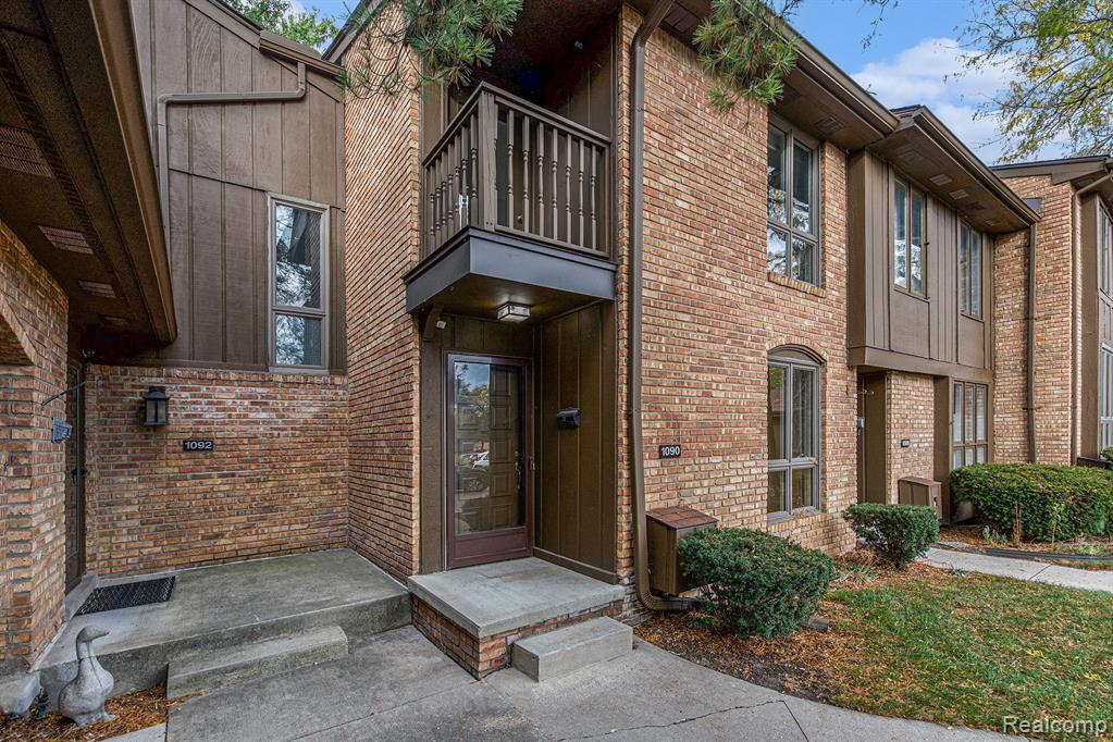 1090 Greenhills Drive, Ann Arbor, MI 48105 — Photo 4