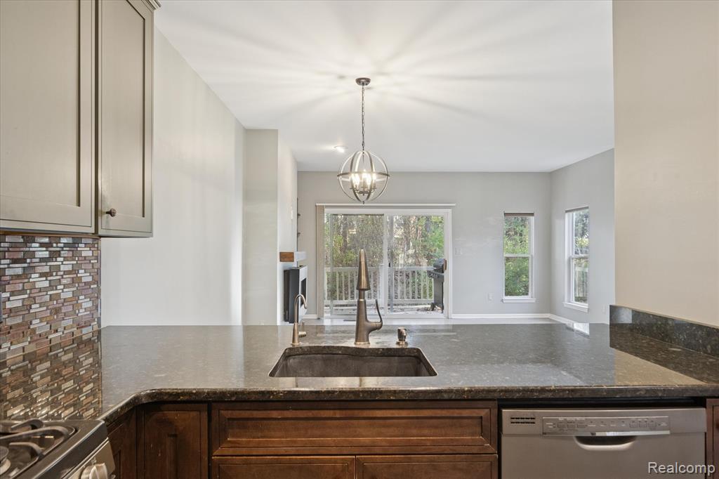 5585 Woodruff Shore Drive, Brighton, MI, 48116