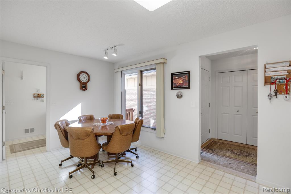 35211 White Pine Trail, Farmington Hills, MI 48335 — Photo 13
