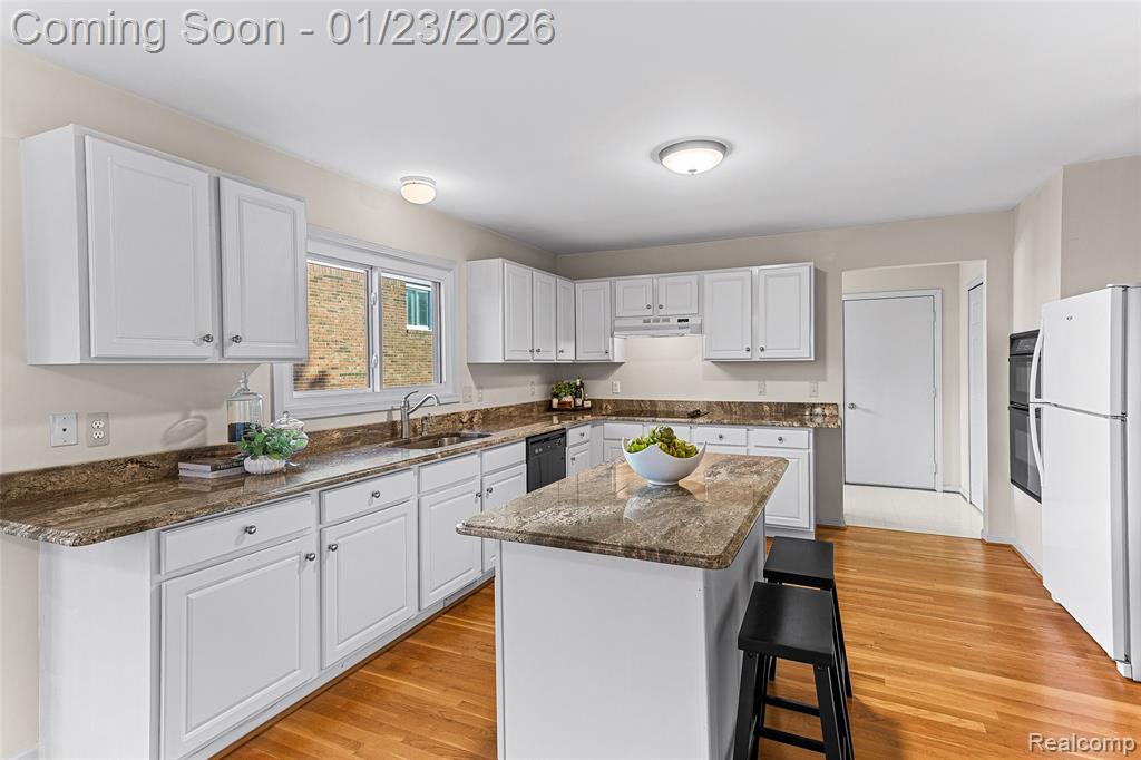 6425 Southpointe Drive, Troy, MI 48085 — Photo 10