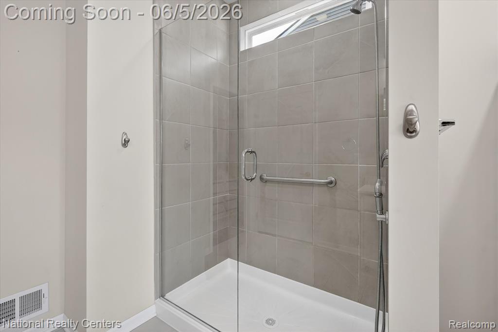 38681 Chasewood Court, Farmington, MI 48335 — Photo 27