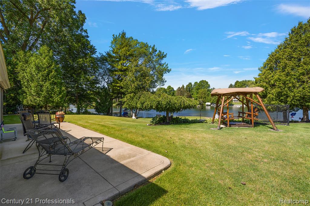 9311 Whipple Shores Drive, Clarkston, MI 48348 — Photo 14