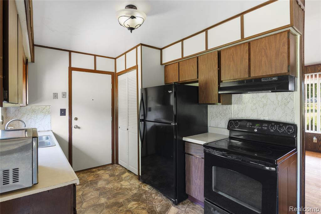 3499 E Carpenter Road, Flint, MI 48506 — Photo 13