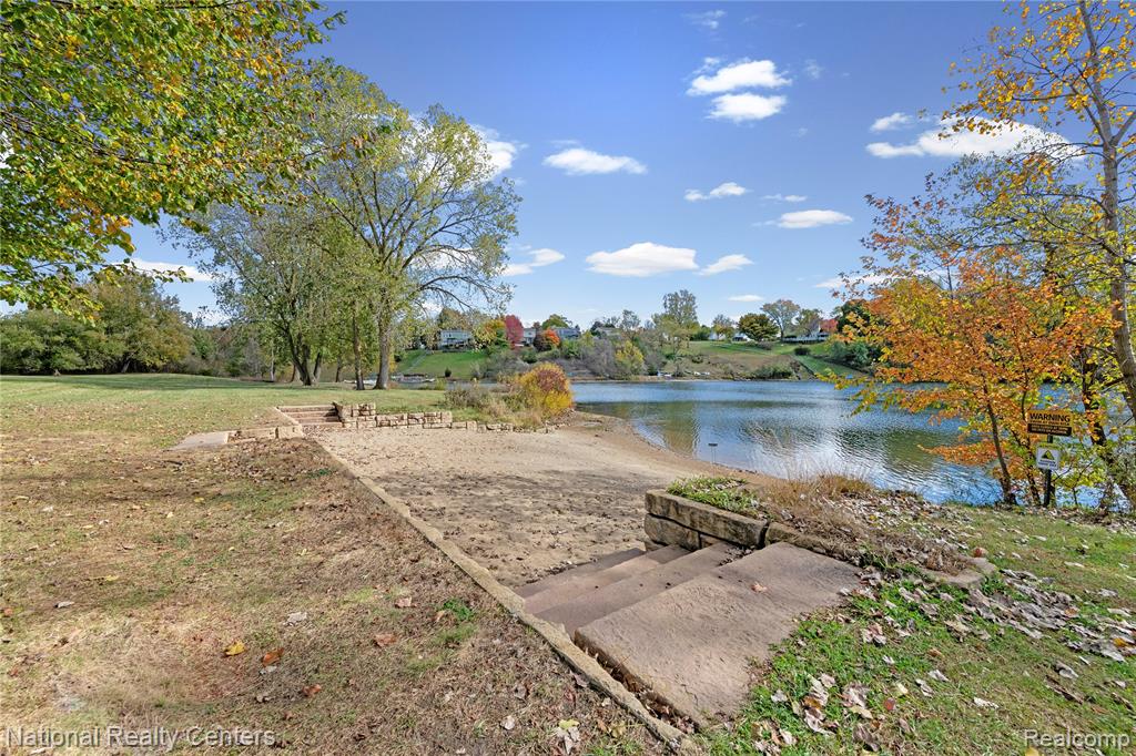 41333 Lagoon Court, Wayne, MI 48167 — Photo 29