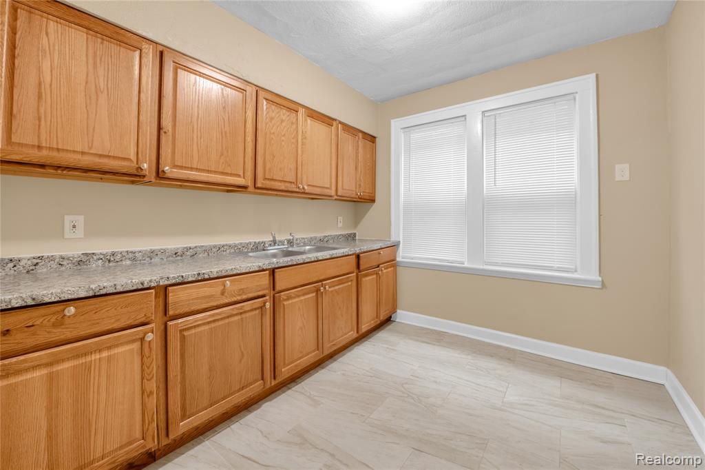 5044 Fairview Street, Detroit, MI 48213 — Photo 6