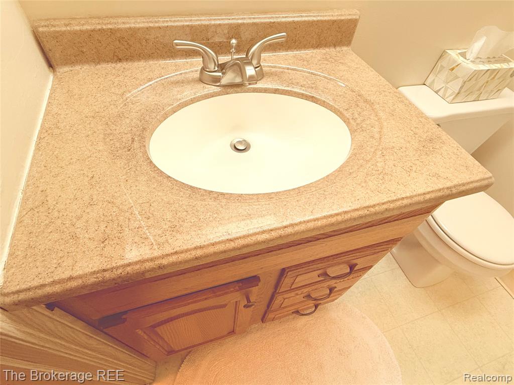 610 Perry Creek Drive, Grand Blanc, MI 48439 — Photo 12