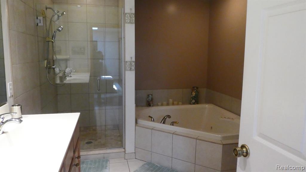 8051 Prestonwood Court, Flushing, MI 48433 — Photo 37