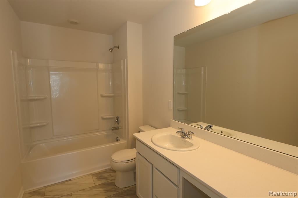 420 Hidden River W, Holly, MI 48442 — Photo 22