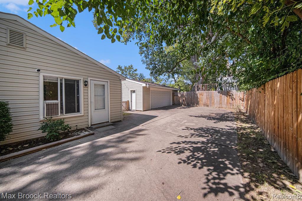 1719 KNOWLES Street, Ypsilanti, MI 48198 — Photo 17