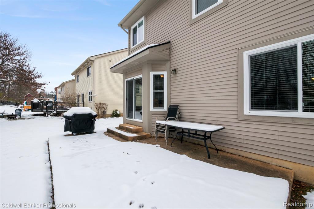 8525 Barrington Drive, Ypsilanti, MI 48198 — Photo 9