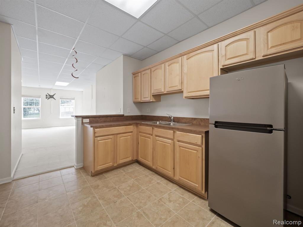 694 W BLUFF, Rochester Hills, MI 48307 — Photo 33
