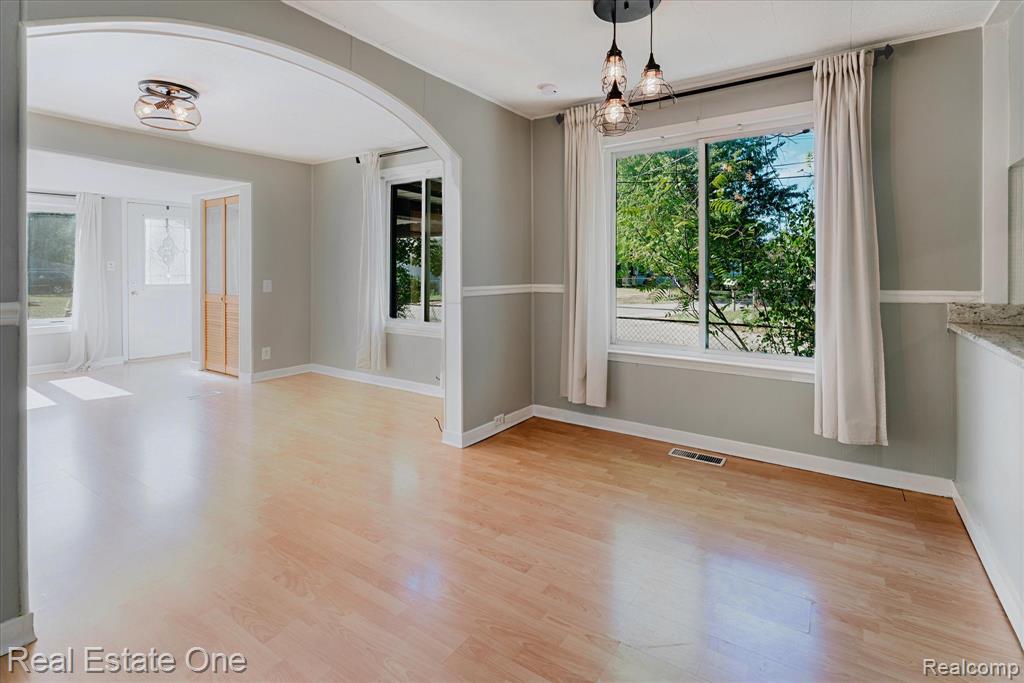 2918 Nagle Court, Keego Harbor, MI 48320 — Photo 13