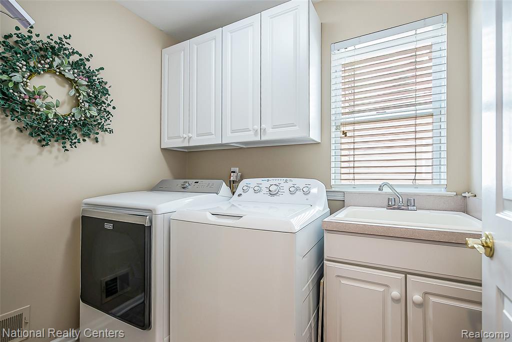 5451 Wentworth Drive, Commerce Twp, MI 48382 — Photo 19
