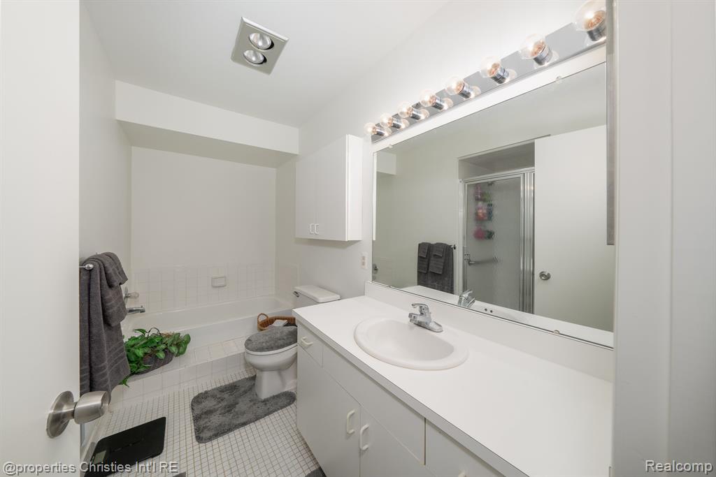 36972 Dartmoor Drive, Farmington Hills, MI 48331 — Photo 14