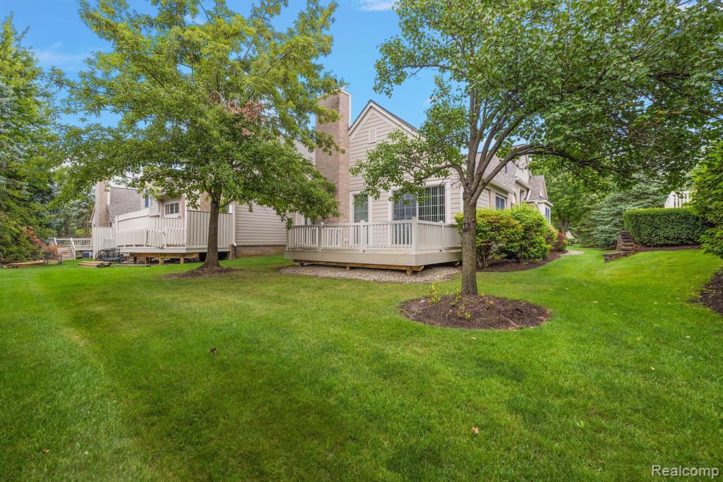 17061 LOCHMOOR, Northville, MI 48168 — Photo 35