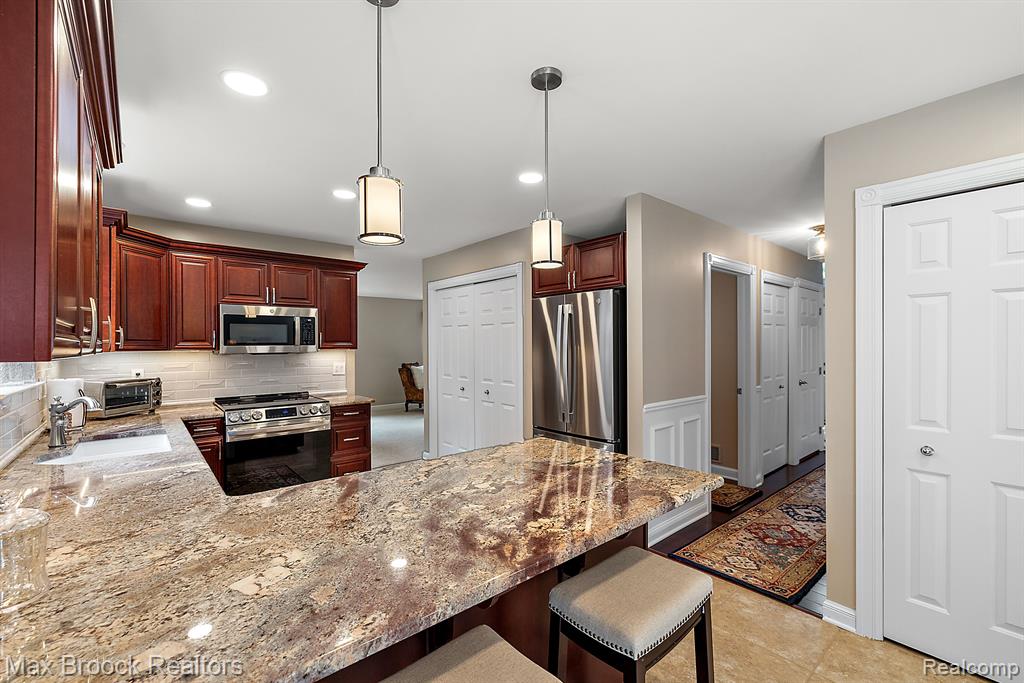 4536 SEDONA Drive, Clarkston, MI 48348 — Photo 9