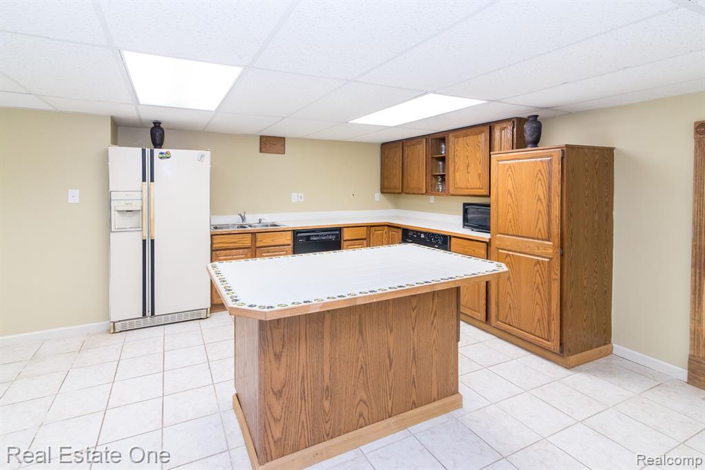 4088 PARKSTONE Court, Troy, MI 48098 — Photo 86