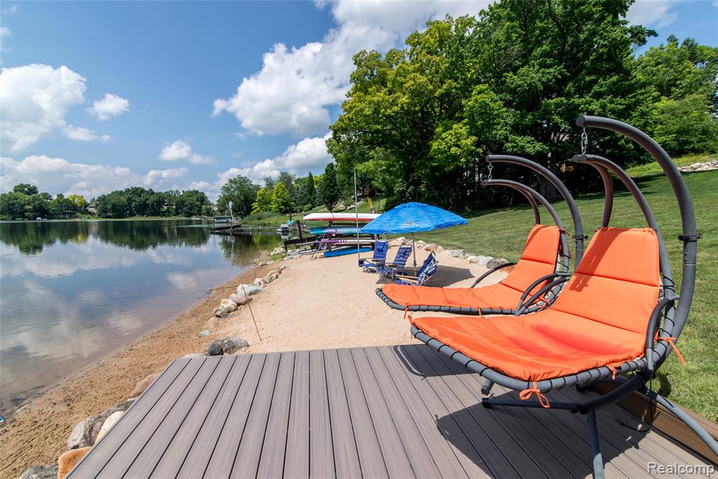 3166 W Beach Lake Drive, Milford, MI, 48380