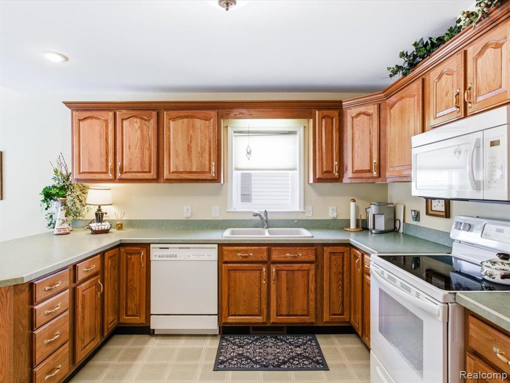 8431 Lakeshore Road, Burtchville, MI 48059 — Photo 18