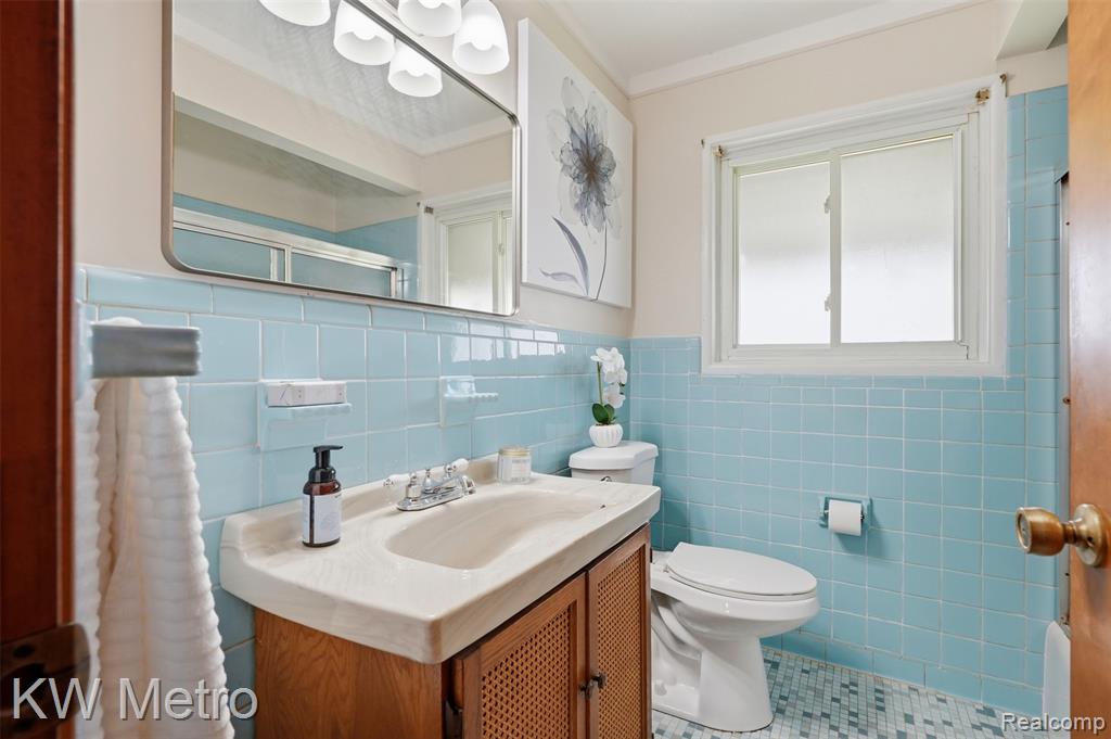 732 Hecht Drive, Madison Heights, MI 48071 — Photo 12