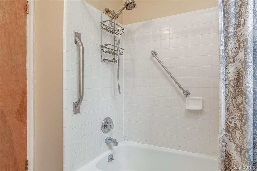 3043 Williamsburg, Ann Arbor, MI 48108 — Photo 9