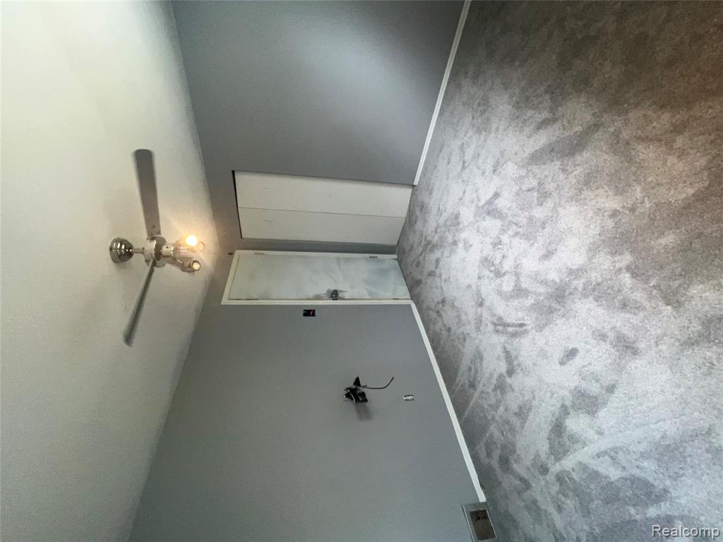 8737 Crestview Drive, Sterling Heights, MI 48312 — Photo 27