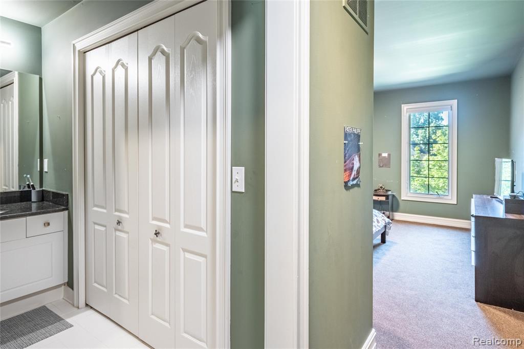 4575 Forest Edge Lane N, West Bloomfield, MI 48323 — Photo 40