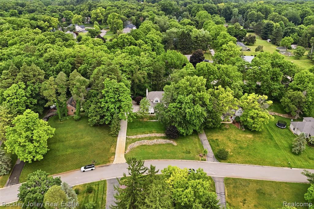 7829 Hillside Lakes Drive, Brighton, MI 48116 — Photo 42