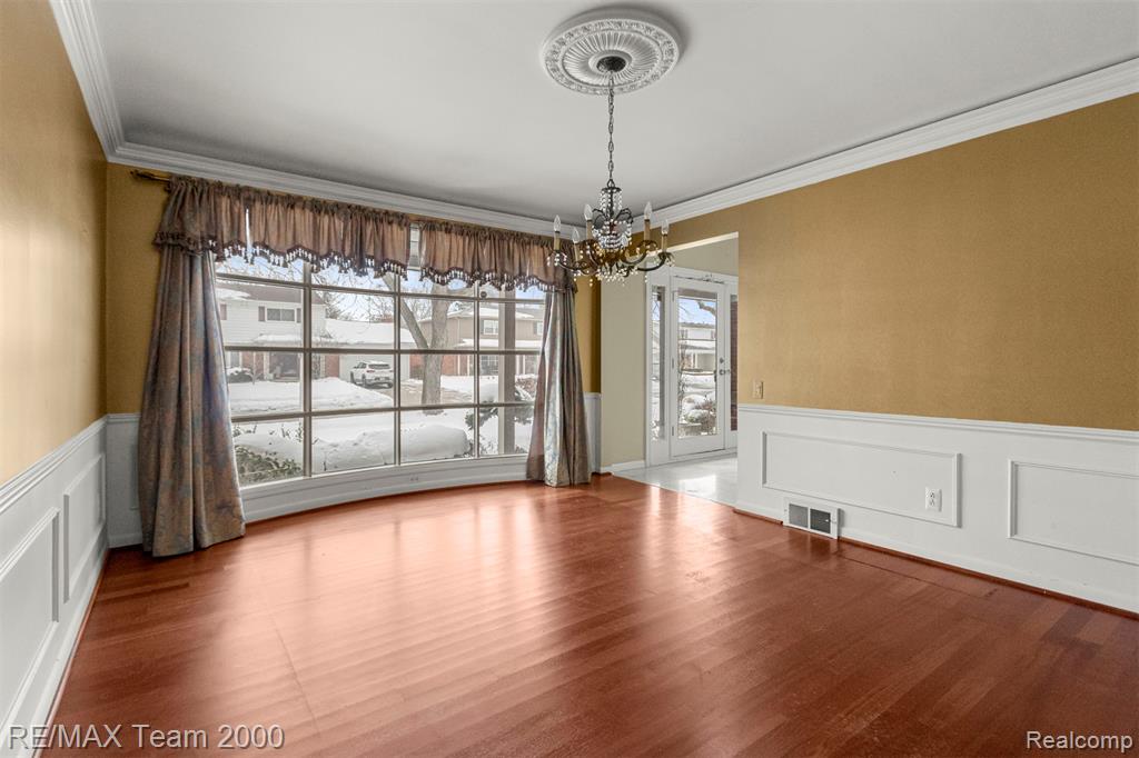 741 Briarcliff Drive, Grosse Pointe Woods, MI 48236 — Photo 30