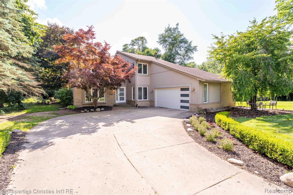2766 Acorn Road, Bloomfield Hills, MI 48302