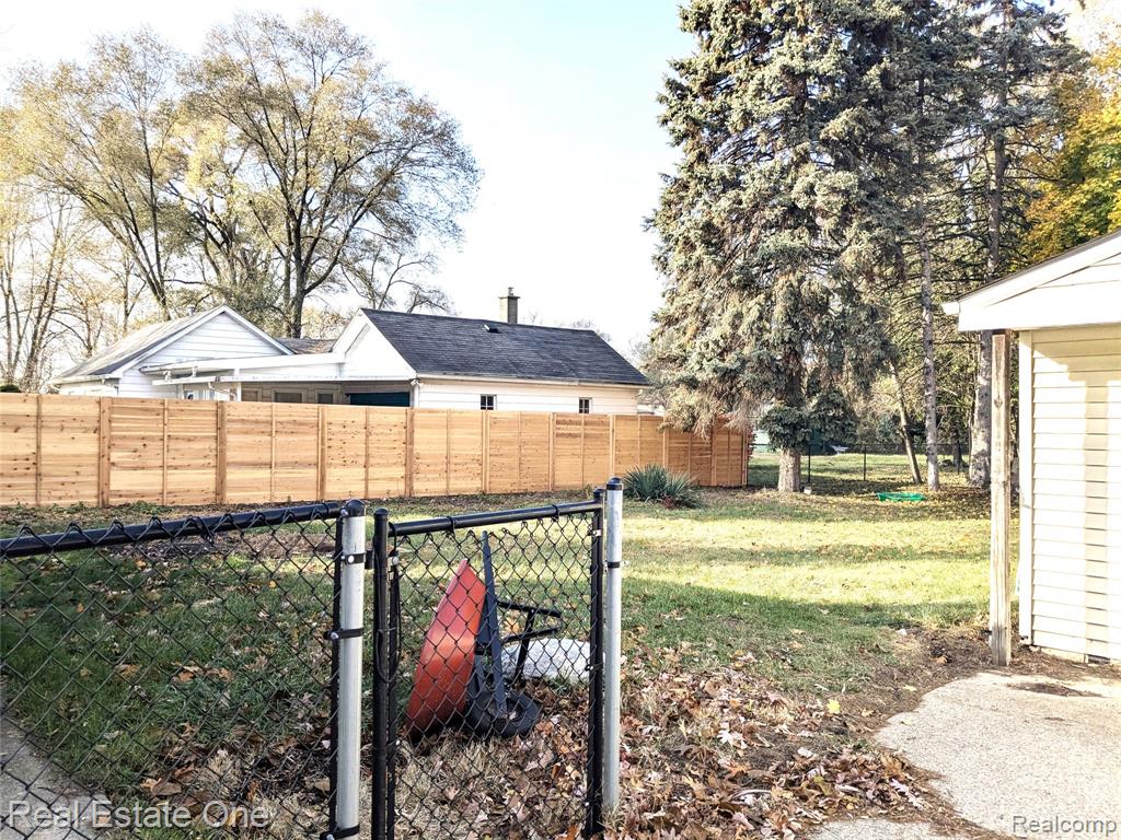 5605 W Utica Road, Shelby Twp, MI 48317 — Photo 4