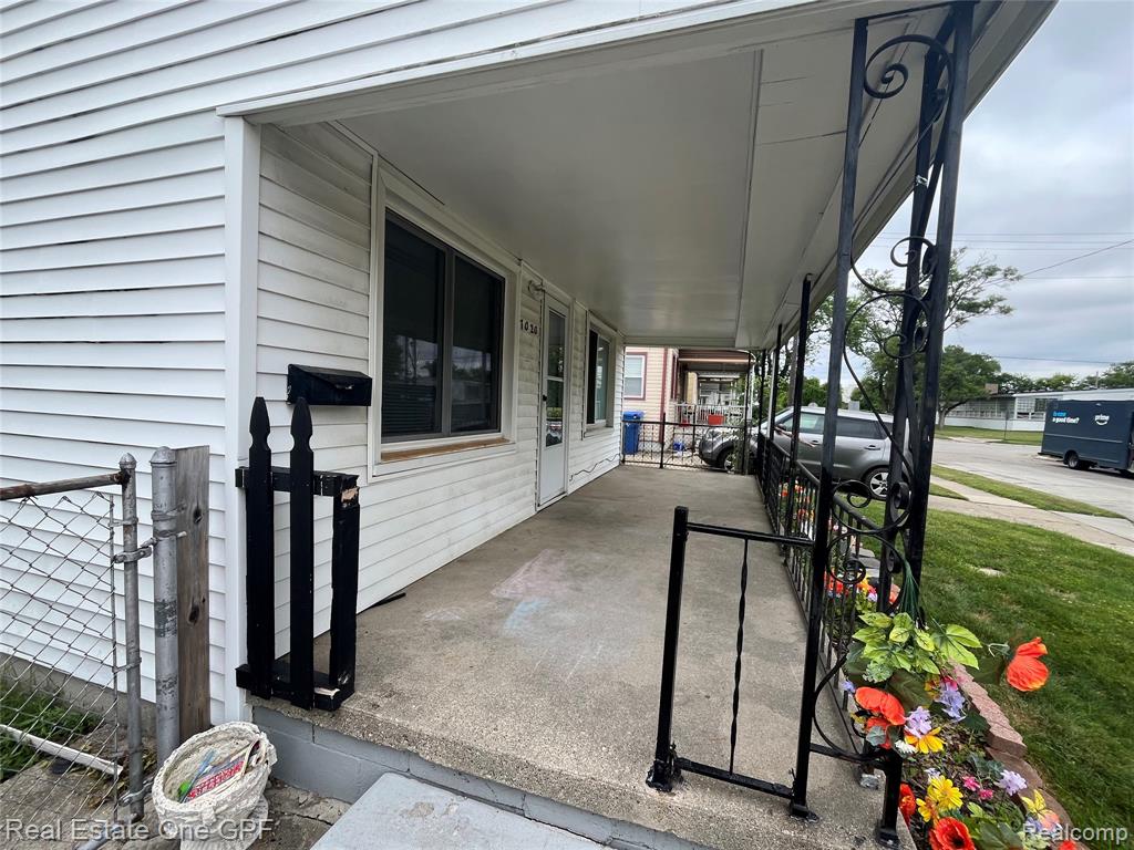 7020 STUDEBAKER Avenue, Warren, MI 48091 — Photo 2
