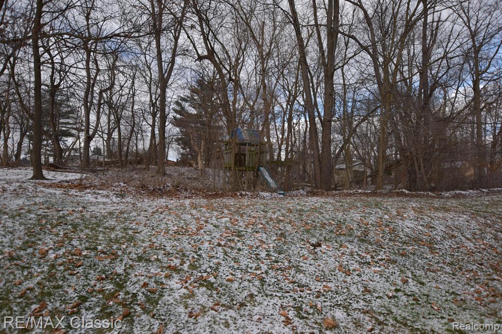 746 WOODINGHAM Avenue, Waterford, MI 48328 — Photo 2