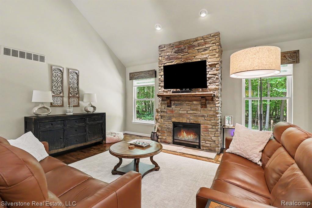 651 Wynstone Circle N, Oakland, MI — Photo 10