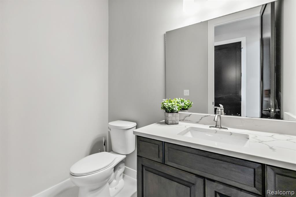 45190 TWIN RIVER Drive, Macomb, MI 48044 — Photo 32