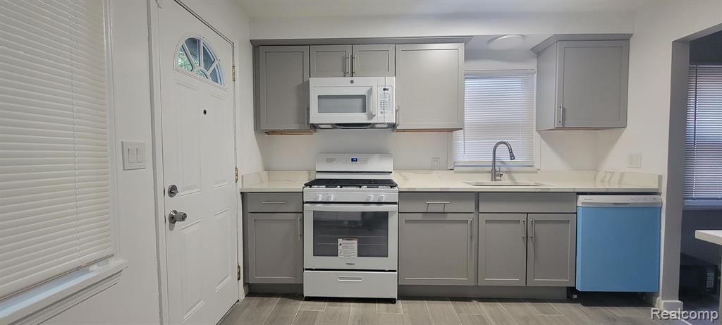 568 E DALLAS Avenue, Madison Heights, MI 48071 — Photo 7