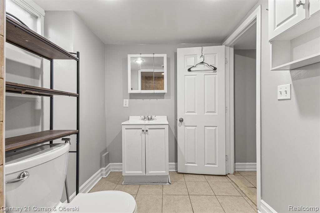 7841 Barrie Street, Dearborn, MI 48126 — Photo 27
